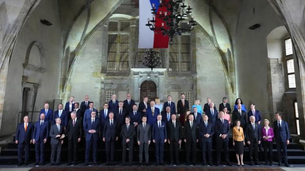 Leaders pose for a group photo during a meeting of the European Political Community at Prague Castle in Prague, Czech Republic, October 6, 2022. (AP Photo/Petr David Josek)