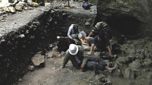 French Cave Tells New Story About Neanderthals Early Humans   22163637 G 